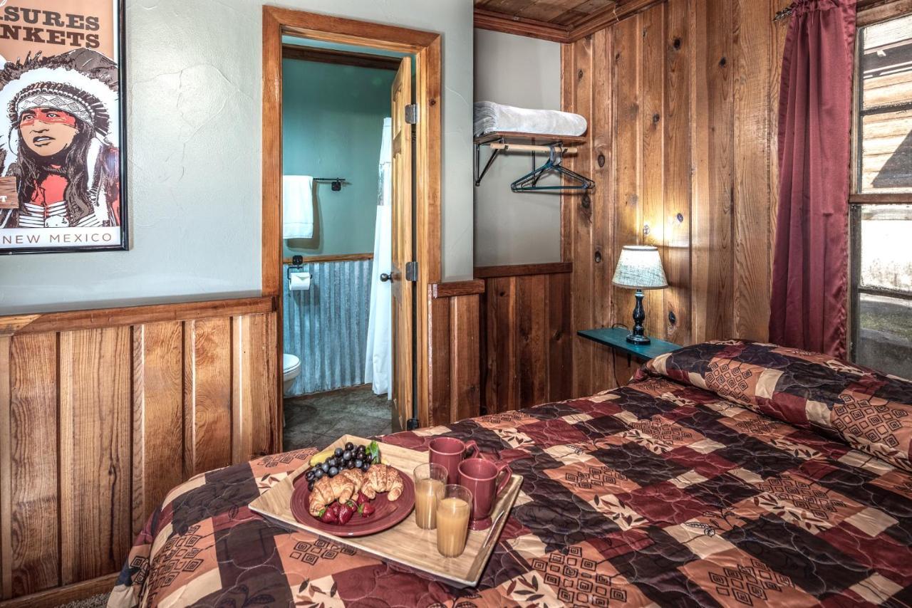 Apache Village 5, Queen Bed, Midtown, Sleeps 2 Ruidoso Bagian luar foto