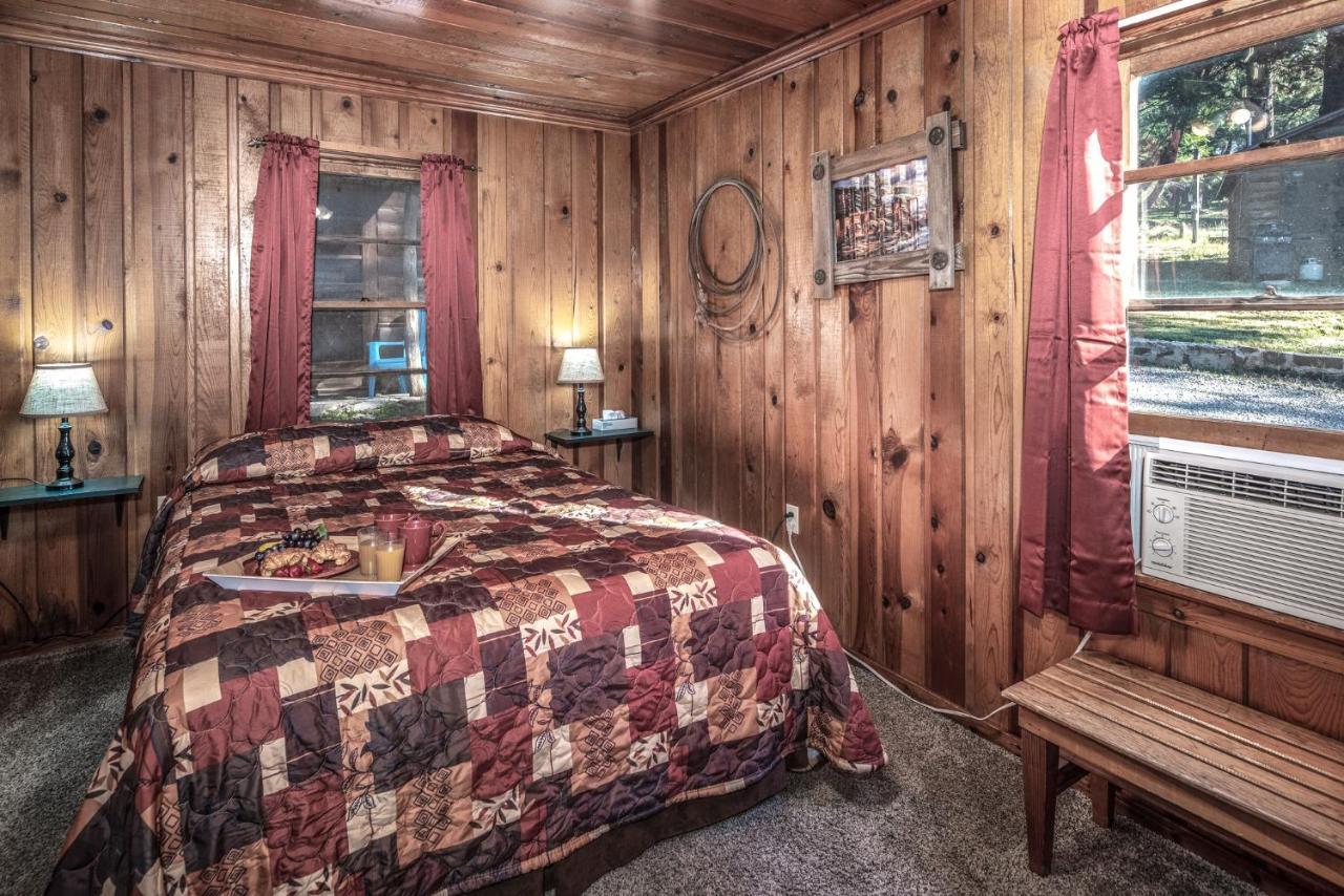 Apache Village 5, Queen Bed, Midtown, Sleeps 2 Ruidoso Bagian luar foto